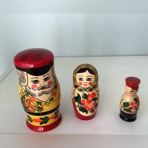 New vintage Matryoshka wood nesting dolls (3 pieces )